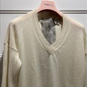 Cashmere V-Neck Sweater in Cream